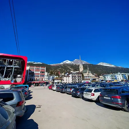 Grosszuegige 3 Schlafzimmer Mit Privatem Garten Neben Jakobshornbahn Davos