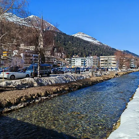 Grosszuegige 3 Schlafzimmer Mit Privatem Garten Neben Jakobshornbahn Davos