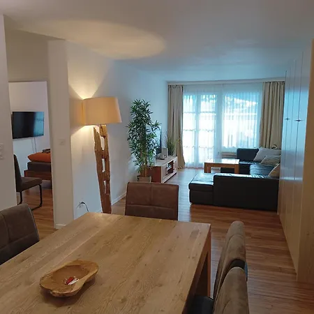 Grosszuegige 3 Schlafzimmer Mit Privatem Garten Neben Jakobshornbahn * Davos