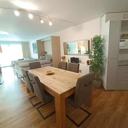 Grosszuegige 3 Schlafzimmer Mit Privatem Garten Neben Jakobshornbahn * Davos